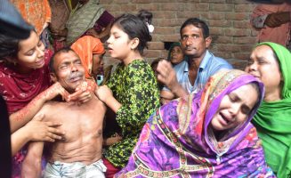 অভাব ও ঋণের দায় চিরকুটে  লিখে  স্ত্রী ও ২ সন্তানকে হত্যার পর যুবকের আত্মহত্যা