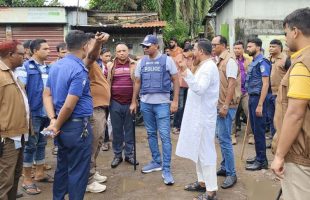 ময়মনসিংহ নগরীতে পুলিশের ওপর হামলাঃ দুই পুলিশ সদস্যঃ আটক ১০