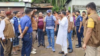 ময়মনসিংহ নগরীতে পুলিশের ওপর হামলাঃ দুই পুলিশ সদস্যঃ আটক ১০