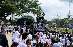 গফরগাঁওয়ে অবরোধের আড়াই ঘণ্টা পর রেল চলাচল স্বাভাবিক