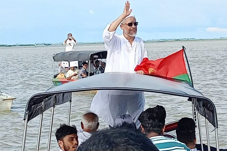 অর্ধশত স্পীড বোট নিয়ে ৪৩টি গ্রামের মানুষের সঙ্গে কুশল বিনিময় করেছেন – সাবেক স্বরাষ্ট্র প্রতিমন্ত্রী বাবর