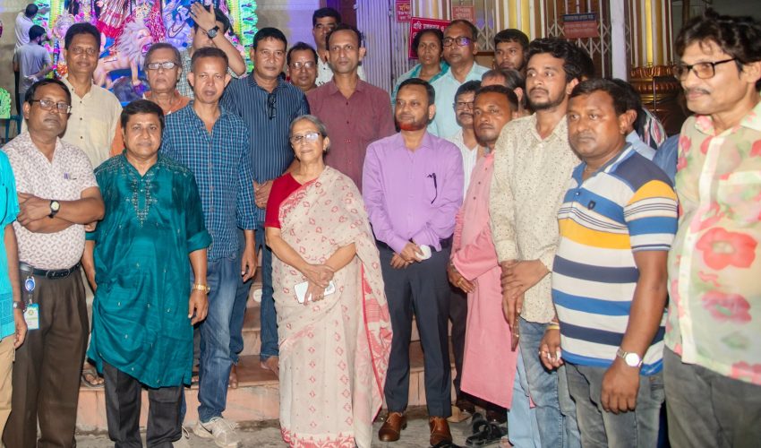 ময়মনসিংহের দুর্গাবাড়ি পূজামণ্ডপ পরিদর্শন করেন মৎস্য ও প্রাণিসম্পদ উপদেষ্টা