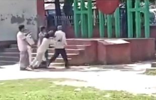 অধ্যক্ষকে ধাক্কাতে ধাক্কাতে প্রতিষ্ঠান থেকে বের করে ভিডিও ভাইরাল