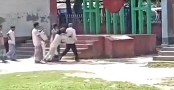 অধ্যক্ষকে ধাক্কাতে ধাক্কাতে প্রতিষ্ঠান থেকে বের করে ভিডিও ভাইরাল