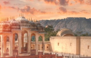 প্রথম মানুষ আদম-হাওয়া (আ.) শয়তানের মতো অহংকার না করে লজ্জিত ও অনুতপ্ত হন