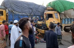 ত্রিশালে দাঁড়িয়ে থাকা ট্রাকের পেছনে আরেক ট্রাকের ধাক্কায় চালকসহ নিহত ২