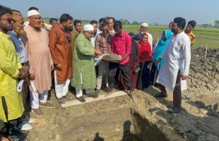 ধোবাউড়ার গেড়িয়া বিলের বেড়ি বাঁধ নির্মাণ উপ প্রকল্পের উদ্বোধন করেছেন-প্রিন্স