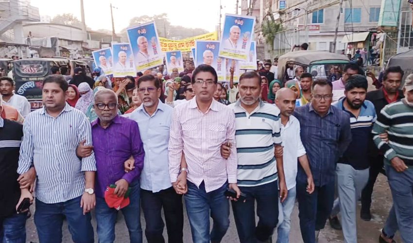 বিএনপির ডা. এজেডএম জাহিদের অনুসারীরা রায়কে স্বাগত জানিয়ে ময়মনসিংহে আনন্দ মিছিল করেছে