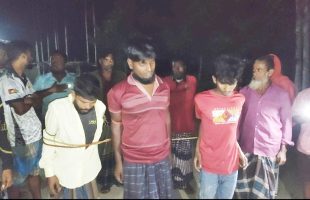কিশোরীকে রাতভর গণধর্ষণের অভিযুক্ত ৩ জনকে আটক করে পুলিশে সোপর্দ