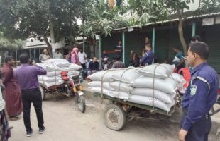 পাচারের সময় ৫০ বস্তা সার জব্দ, দুই ভ্যান চালকের জরিমানা