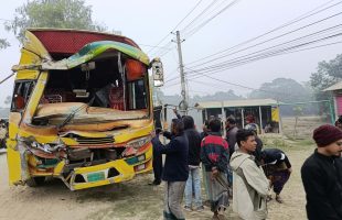 ঈশ্বরগঞ্জে দুই বাসের মুখোমুখি সংঘর্ষ, আহত ১১