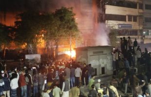 দৈনিক প্রথম আলো ও ডেইলি স্টার কার্যালয়ে হামলা ও ভাঙচুর এবং অগ্নিসংযোগ