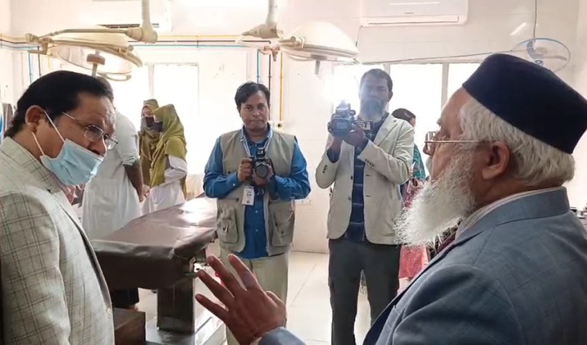 ময়মনসিংহে ডিজির সঙ্গে তর্কে জড়ােনা মচিমহার ডা. ধনদেবকে বরখাস্তের নির্দেশ