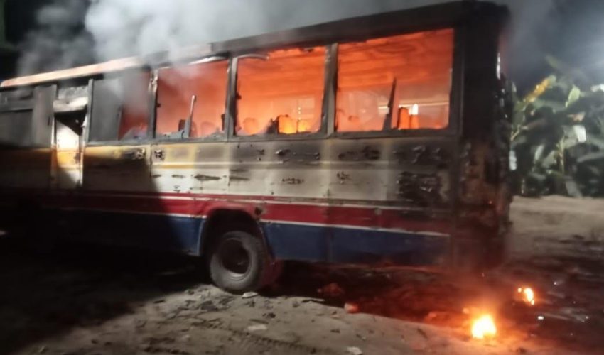 ত্রিশালে গার্মেন্টসের বাসে অগ্নিসংযোগ