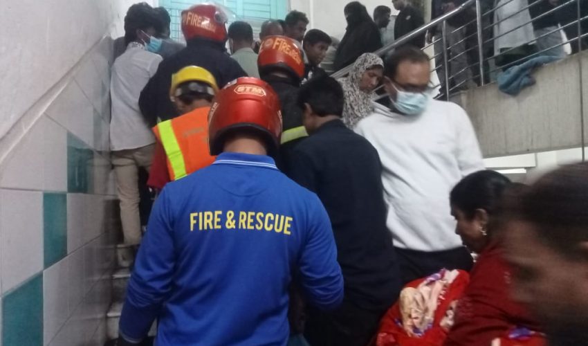 ময়মনসিংহ মেডিকেল কলেজ হাসপাতালের নতুন ভবনে আগুনঃ একঘন্টায় ৯ ইউনিটের চেষ্টায় আগুন নিয়ন্ত্রণে